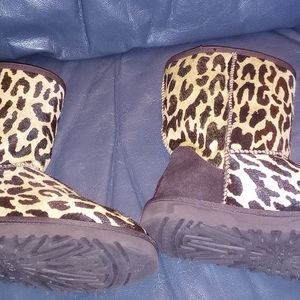 UGG AUSTRALIA SIZE 6